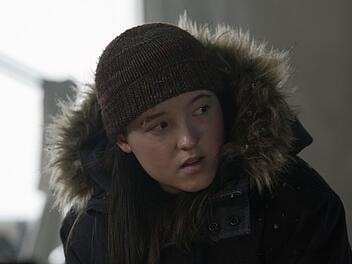 Ellie (Bella Ramsey) ist in der zweiten Staffel von "The Last of Us" in die Garage gezogen. Von ihrem Ziehvater hat sie sich ein Stück weit entfremdet.
