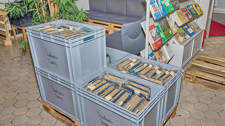 Bamberg: Wasserschaden in Stadtarchiv - 490 Kilogramm besch&auml;digt