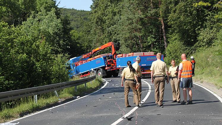 Ein junger Mann wurde am Dienstag bei einem Unfall auf der B287 schwerst verletzt. Foto: Thomas Mäuser