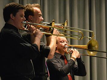 Julius Böhm (Mitte) glänzte solo und mit der Posaunenklasse der Hochschule für Musik Würzburg beim Konzert in Bad Bocklet. Foto: Björn Hein
