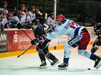 Machte gegen Deggendorf sein erstes Tor für den HEC: Maxim Kryvorutskyy (li.).  Foto: Andreas Klupp