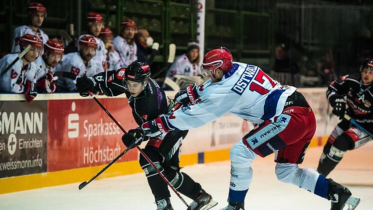 Machte gegen Deggendorf sein erstes Tor für den HEC: Maxim Kryvorutskyy (li.).  Foto: Andreas Klupp