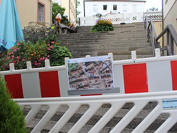 Ab sofort ist die Treppe am Marktplatz wegen Abbruchgefahr geschlossen. Foto: Julia Raab