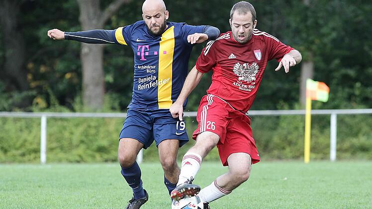 Rechts der TSVler Stefan Meinert, links Rene Leal