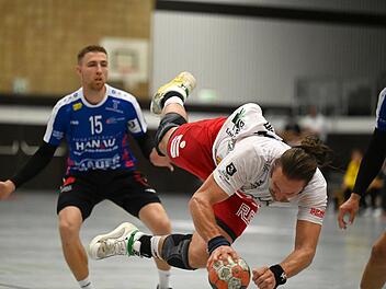 HSC-Kapitän Franziskus Gerr (im Bild) hatte im Heimspiel gegen die HSG Hanau oft einen schweren Stand.  Foto: Anand Anders