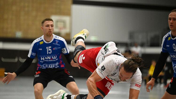 HSC-Kapitän Franziskus Gerr (im Bild) hatte im Heimspiel gegen die HSG Hanau oft einen schweren Stand.  Foto: Anand Anders
