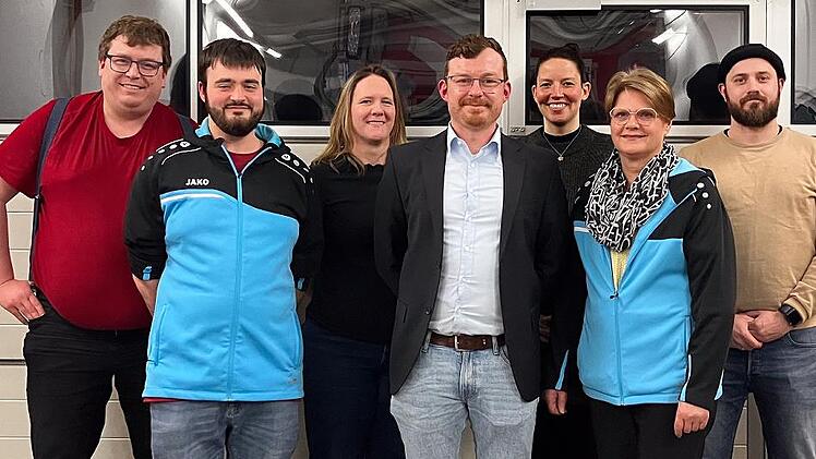 Vorstand des FC Feuerthal: (v. l.) Andreas Stein (Beisitzer), Manuel Hergenröther (2. Vorsitzender), Carmen Thust (Kassiererin), Florian Stein (1. Vorsitzender), Theresa Ruppert (Schriftführerin), Sandra Graser (Beisitzerin), Robert Rost (Beisitzer)