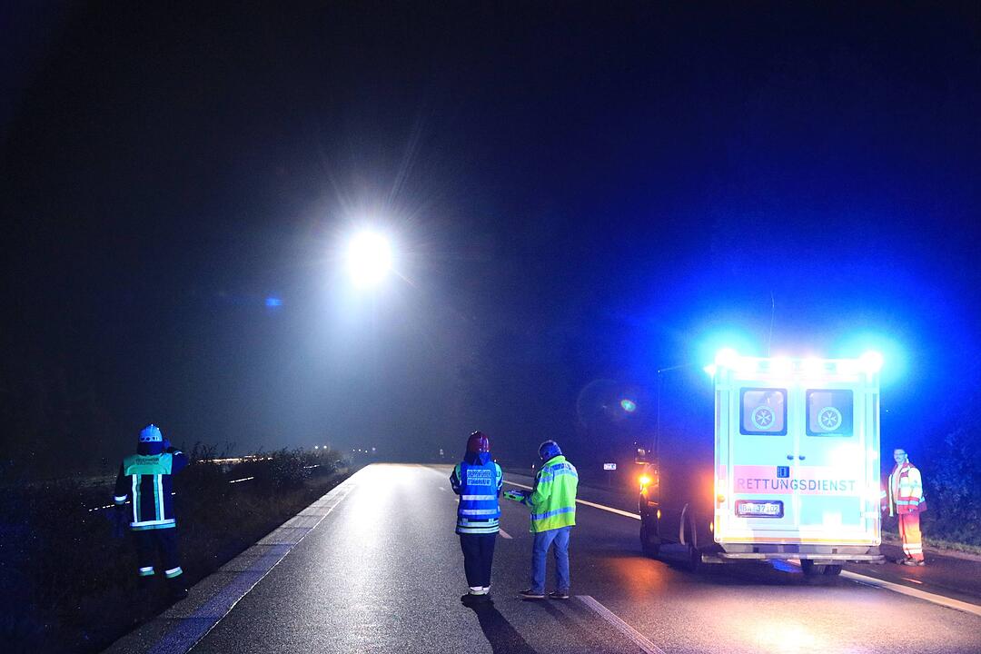 Bamberg: BMW überschlägt sich auf A3