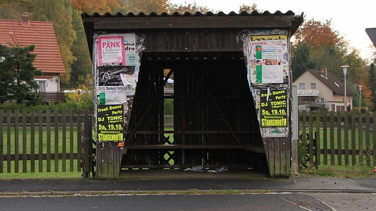 Das Buswartehäuschen in Schildeck wurde im Frühjahr von Vandalen demoliert. Foto: Ulrike Müller
