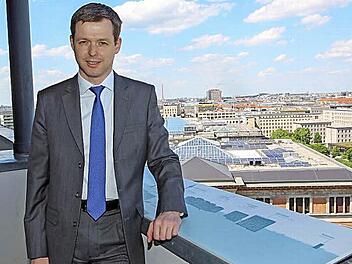 Thomas Silberhorn über den Dächern von Berlin Foto: RiegerPress