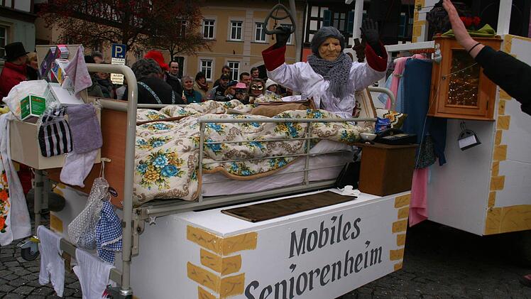 Ein verrücktes Seniorenheim präsentierte der Schnupferverein Dorgendorf