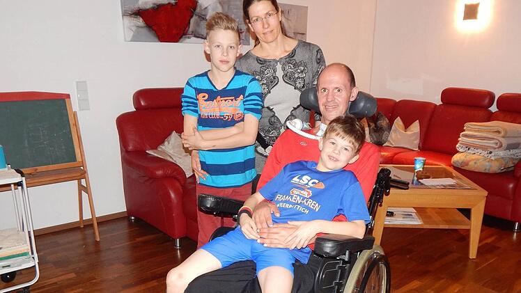 Seine Familie ist seine Stütze: Janos Hübschmann bekam 2007 die Diagnose ALS. Foto: Mona Lisa Eigenfeld