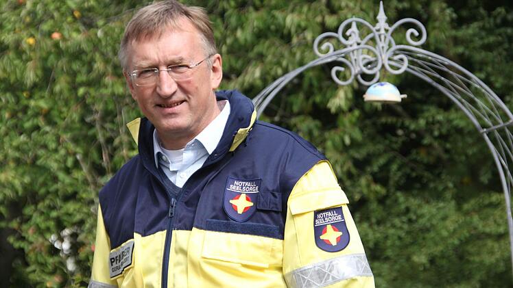 Der Schmölzer Gemeindepfarrer Gerald Munzert ist gemeinsam mit elf weiteren Kollegen für die Notfallseelsorge im Landkreis Kronach zuständig.  Foto: Anja Greiner
