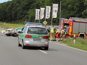 Drei Menschen starben am Wochenende in Franken. Am Samstag ließ ein junger Motorradfahrer bei Neustadt/Aisch sein Leben. Foto: News5/ Schmelzer