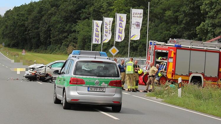 Drei Menschen starben am Wochenende in Franken. Am Samstag ließ ein junger Motorradfahrer bei Neustadt/Aisch sein Leben. Foto: News5/ Schmelzer