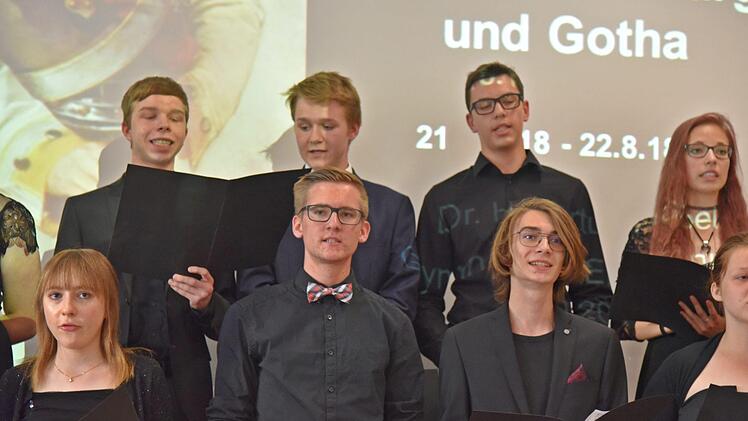 Der Auswahlchor der Schule umrahmte die kleine Feierstunde musikalisch. Foto: Gabi Arnold