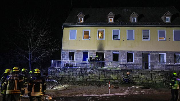 14 Bewohner dieses Hauses mussten in Sicherheit gebracht werden. Foto: News5/Merzbach