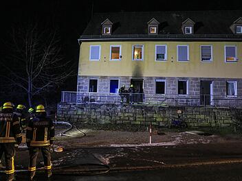 14 Bewohner dieses Hauses mussten in Sicherheit gebracht werden. Foto: News5/Merzbach