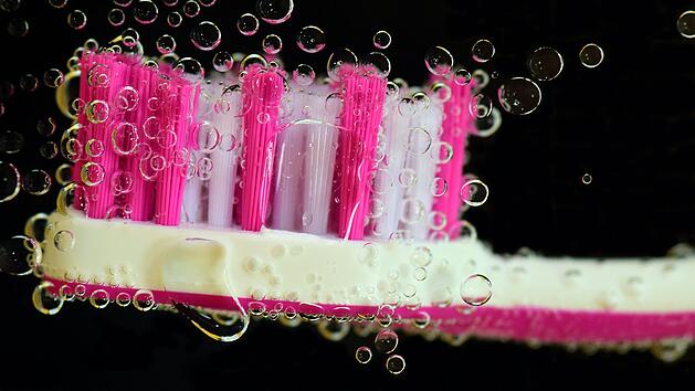 Von wegen ausgeputzt! Werfen Sie alte Zahnb&uuml;rsten nicht gleich weg, sie k&ouml;nnen noch vielf&auml;ltig eingesetzt werden.