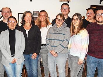 Andre Müller (v. l.) führt die Poppenrother Musikanten als 1. Vorsitzender an. Dem Vorstand gehören an: Sascha Pfrang, Rebekka Reuß, Gabi Goll, Margret O’Connor, Daniela Pfrang, Simon Wimmel, Anna Lena Zeller, Christina Wimmel, Benedikt Zeller und...