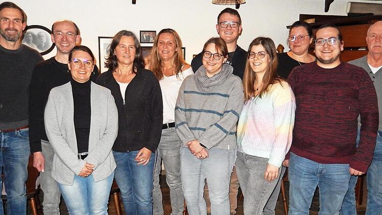 Andre Müller (v. l.) führt die Poppenrother Musikanten als 1. Vorsitzender an. Dem Vorstand gehören an: Sascha Pfrang, Rebekka Reuß, Gabi Goll, Margret O’Connor, Daniela Pfrang, Simon Wimmel, Anna Lena Zeller, Christina Wimmel, Benedikt Zeller und...