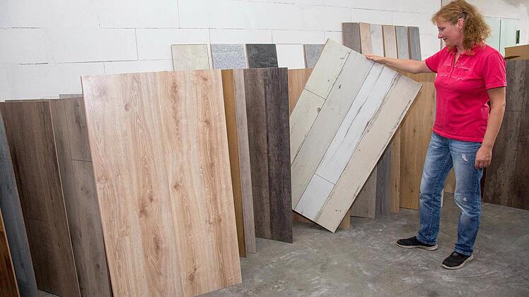 Beeindruckend ist das Angebot an Laminatbelägen, die von Christiane Höppel bei "Licno" präsentiert werden.