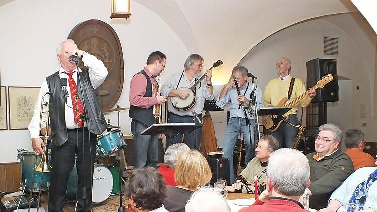 Die "Flying Jazzband" im Jahr 2012 bei Jazz und Hering im Deutschherrnkeller.  Foto: Bj&ouml;rn Hein
