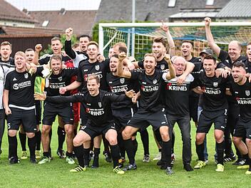 Zwei 5:1-Siege lassen keinen Zweifel: Die Sander FC-Fu&szlig;baller haben es verdient, in der Bayernliga zu spielen! Fotos: Ryan Evans