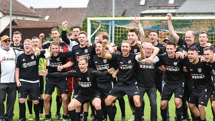 Zwei 5:1-Siege lassen keinen Zweifel: Die Sander FC-Fu&szlig;baller haben es verdient, in der Bayernliga zu spielen! Fotos: Ryan Evans
