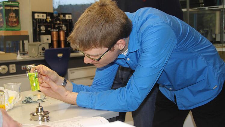 Praktische Ausbildung für angehende Physiklehrer an der Realschule Kulmbach. Foto: Dagmar Besand