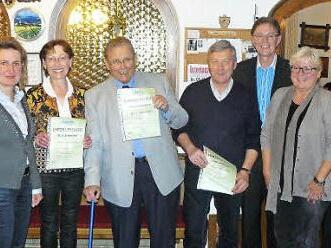 Ehrungen bei der CSU Rugendorf (von links): Harald Zettl, stellvertretende Kreisvorsitzende Doris Leithner-Bisani, Beate Schnaubelt, Jürgen Weisserth und Erwin Pöhlmann sowie die Ortsverbandsführung mit Martin Weiß, Elisabeth Schmidt-Hofmann und Fritz Rösch. Es fehlt Roland Schaubelt. Foto: Klaus-Peter Wulf