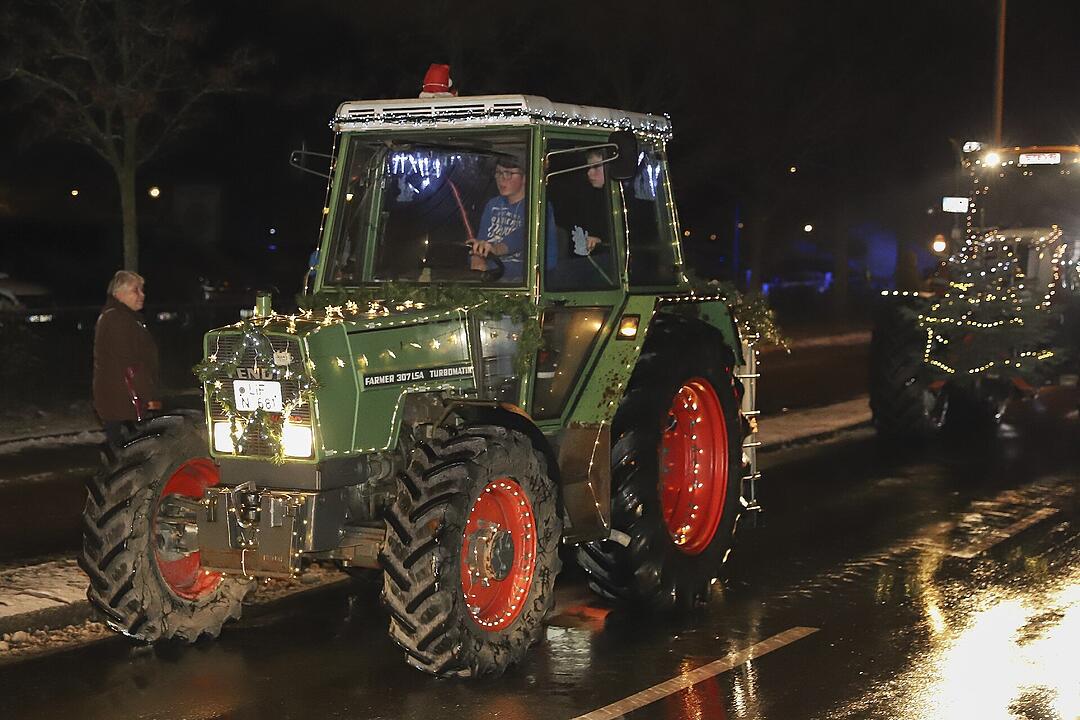 In Kulmbach durfte die beliebte Lichterfahrt der Traktoren stattfinden.