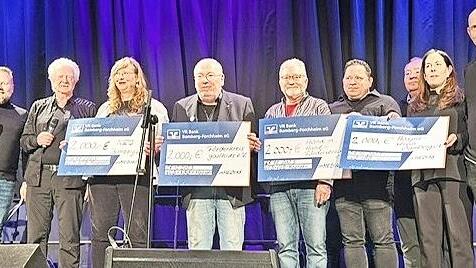 Der komplette Erl&ouml;s des Abends von 8000 Euro ging zu gleichen Teilen an vier lokale soziale Einrichtungen.