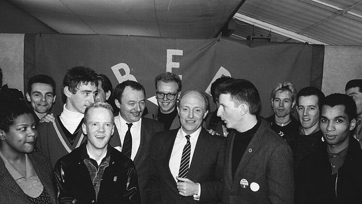 Seit jeher politisch engagiert: Jimmy Somerville (vierter von links) unterst&uuml;tzte in den 80er-Jahren die britische Labour Party.