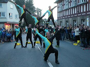 Bevor die Ranzengarde des Turnvereins Leutendorf-Horb das Rathaus der Marktgemeinde Mitwitz stürmte, zeigte sie ihr hohes tänzerisches Können. Fotos: Herbert Fischer