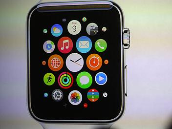 So oder so ähnlich könnte Apples Uhr aussehen, die vielleicht den Markt der sogenannten Wearables verändert. Foto: Christoph Dernbach, dpa/Archiv