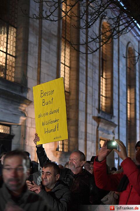 Hunderte demonstrieren in Altdorf gegen Islamfeindlichkeit