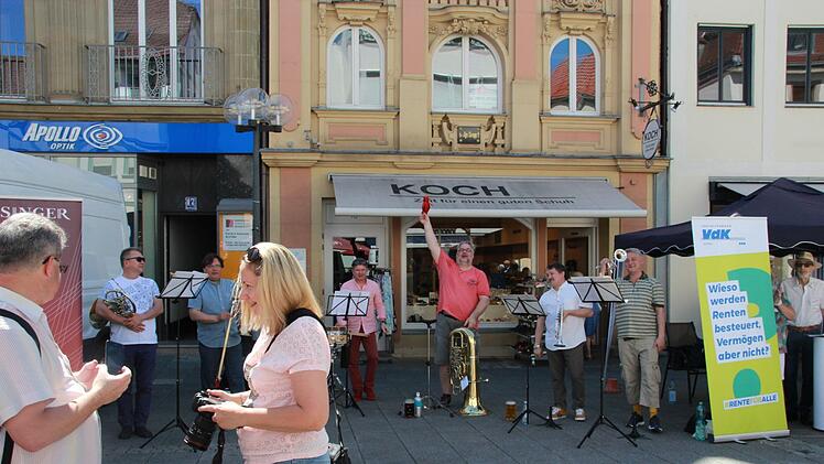 Impression vom Flashmob in Bad Kissingen. Foto: Johannes Schlereth