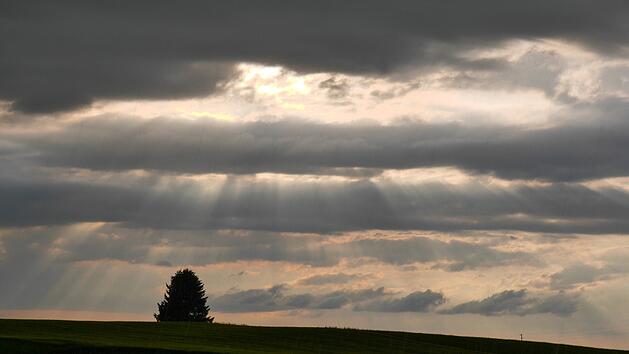Dunkle Regenwolken über Oberbayern