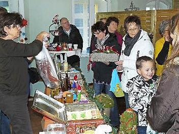 Ein vielfältiges Programm rund um die Wallfahrtsbasilika und zahlreiche Kaufangebote hat Jörg Schmidt vom Pilgerbüro für die bevorstehende Adventszeit vorbereitet. Foto: Klaus-Peter Wulf