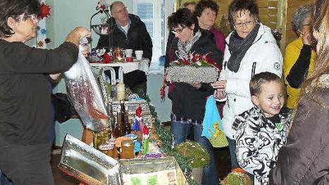 Ein vielfältiges Programm rund um die Wallfahrtsbasilika und zahlreiche Kaufangebote hat Jörg Schmidt vom Pilgerbüro für die bevorstehende Adventszeit vorbereitet. Foto: Klaus-Peter Wulf
