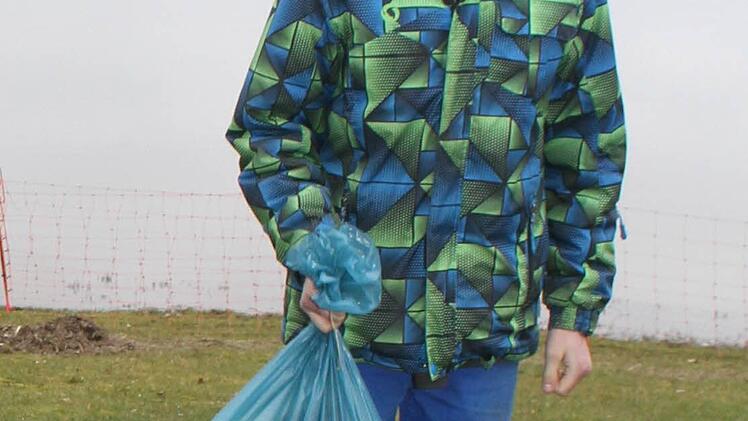 Robin Pittroff (14) hat sogar Socken und Unterhosen aus dem Main gefischt und wundert sich über gar nichts mehr. Foto: Sonja Adam