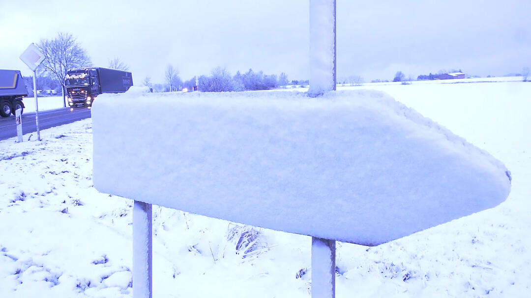 Stillstand im Landkreis Hof: Schnee und Eis lassen Verkehr erliegen