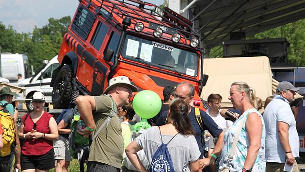 Das macht Spa&szlig;: Bummeln, informieren, Freunde treffen.  Fotos: Isolde Krapf