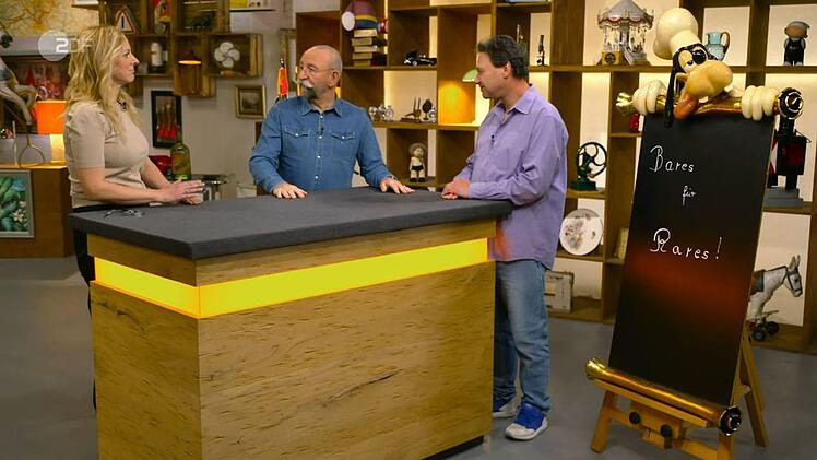 Jan (rechts) brachte eine Goofy-Tafel zu "Bares für Rares" mit.