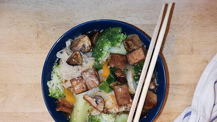 Miso-Suppe mit fr&auml;nkischen Zutaten
