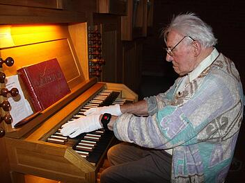 Orgelspielen ist für Alfons Zeis nicht nur Musizieren, sondern Lebenselixier und Gehirnjogging zugleich. Foto: Marcel Terillo