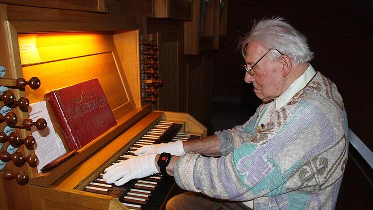 Orgelspielen ist für Alfons Zeis nicht nur Musizieren, sondern Lebenselixier und Gehirnjogging zugleich. Foto: Marcel Terillo