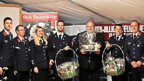 Präsentkörbe wurden beim Festakt der Wildensorger Löschgruppe verteilt.