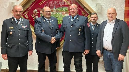 Kreisbrandmeister Klaus Preisendörfer, der neue 1. Kommandant Tobias Köth, scheidender 1. Kommandant Michael Nauth, 2. Kommandant Sebastian Wirth und Bürgermeister Daniel Wehner.